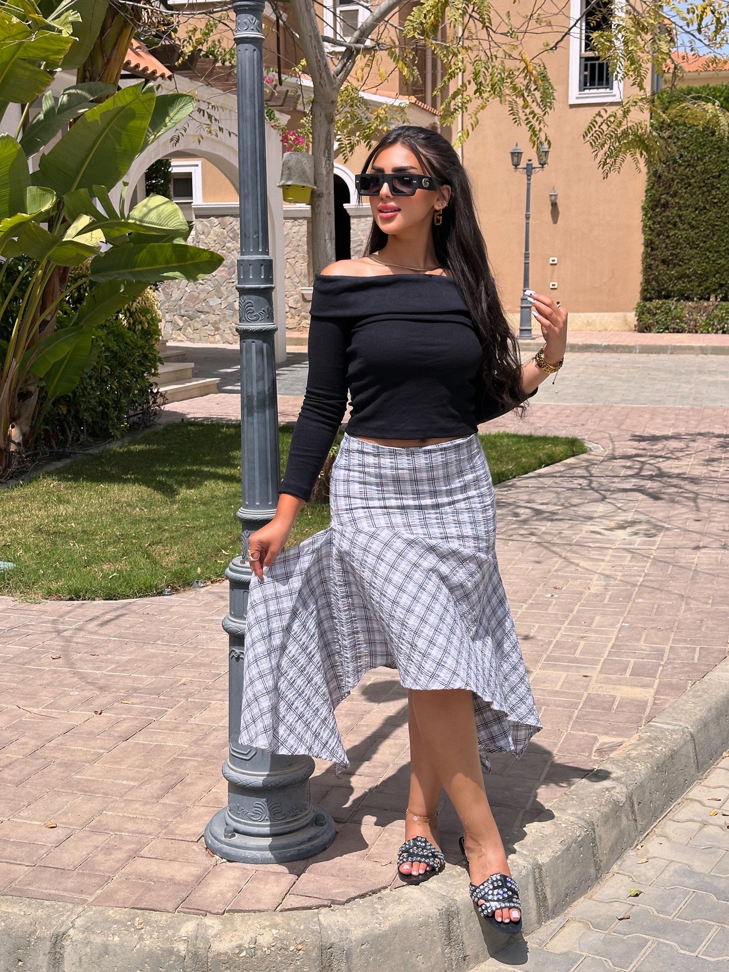 Asymmetric carreaux midi skirt